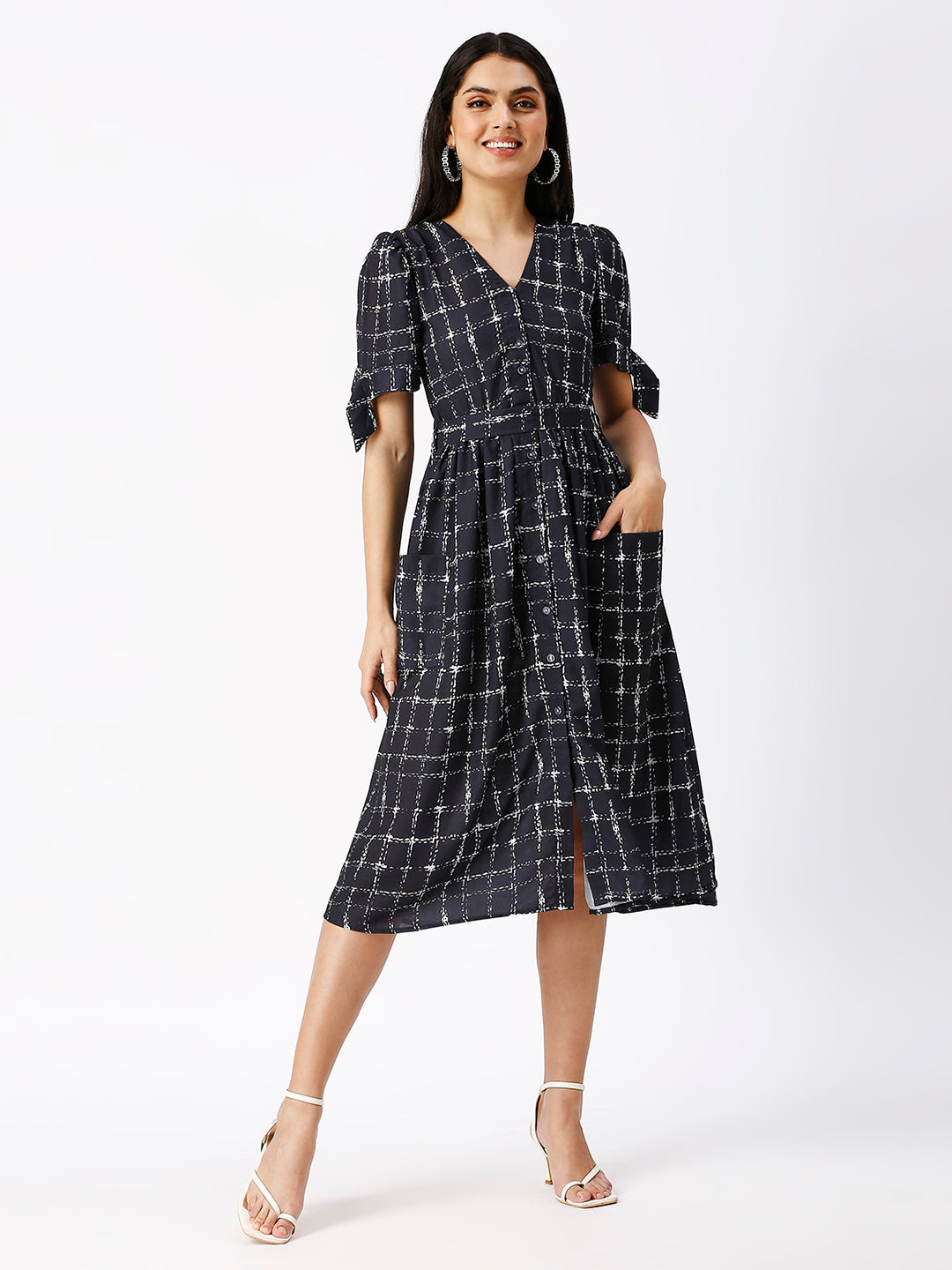 Noia Women V-Neck Black and White Dress