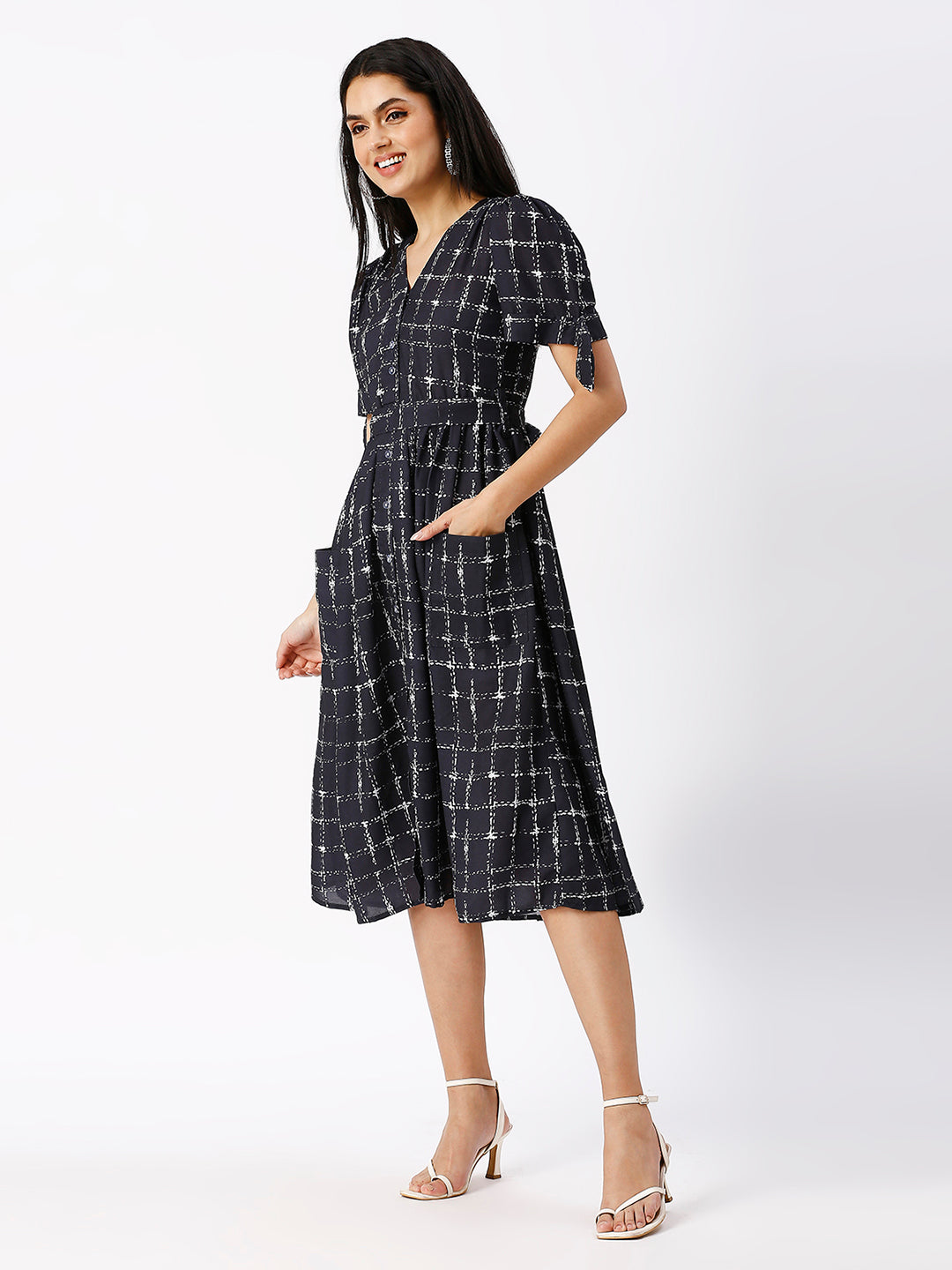 Noia Women V-Neck Black and White Dress