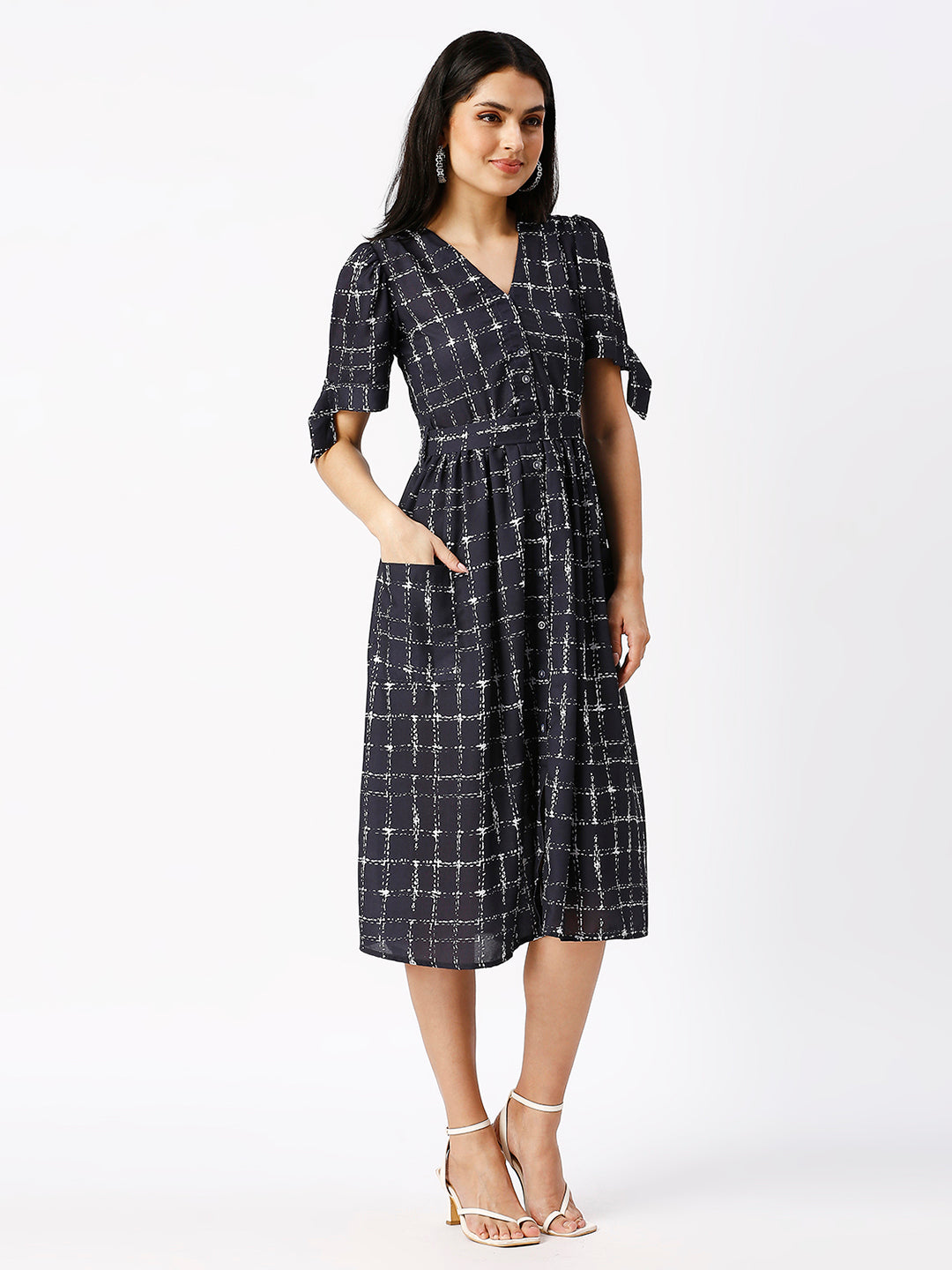Noia Women V-Neck Black and White Dress