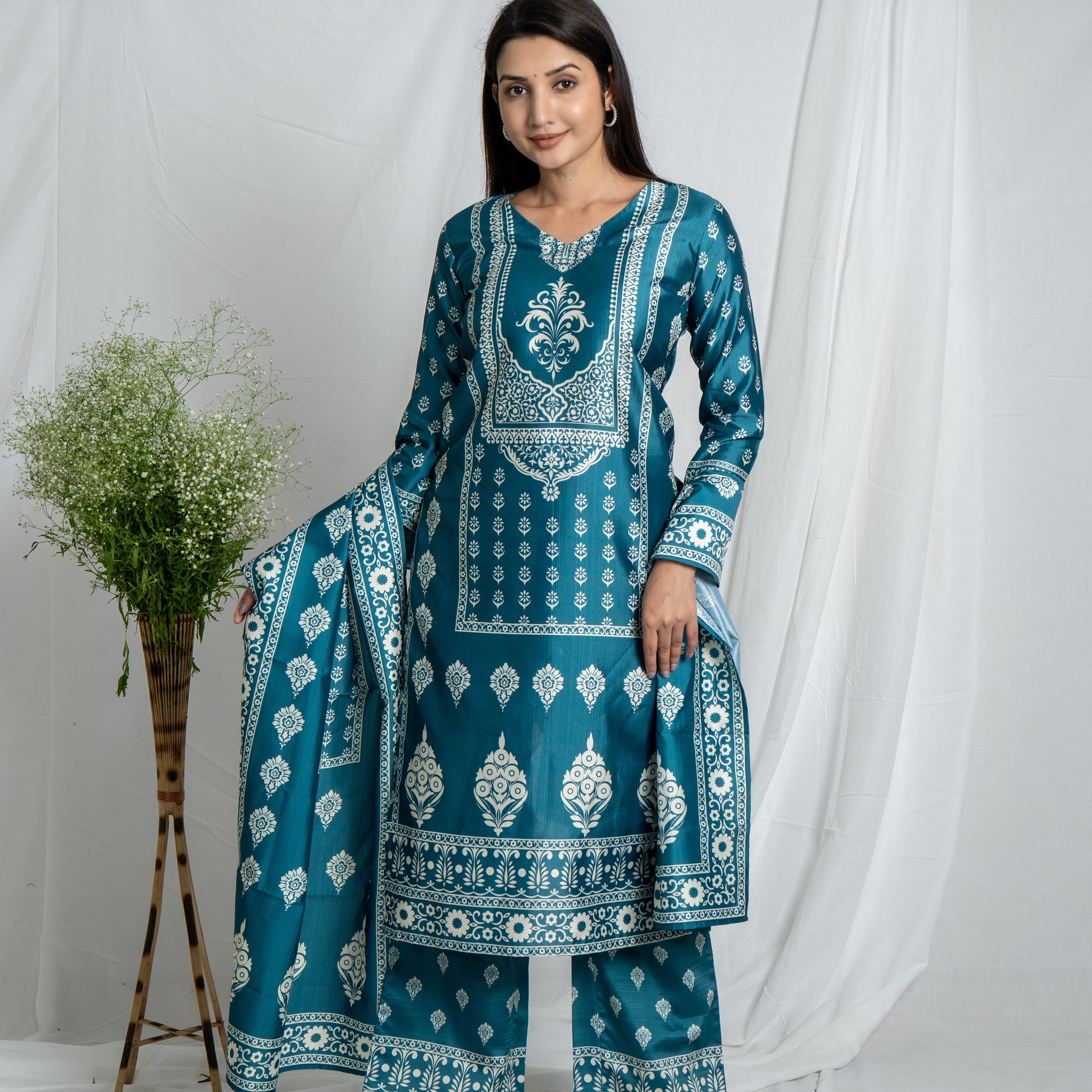 Green Printed Vatican Fabric Suit Set for Women – Elegant Ethnic 3-Piece Set with Dupatta Noia