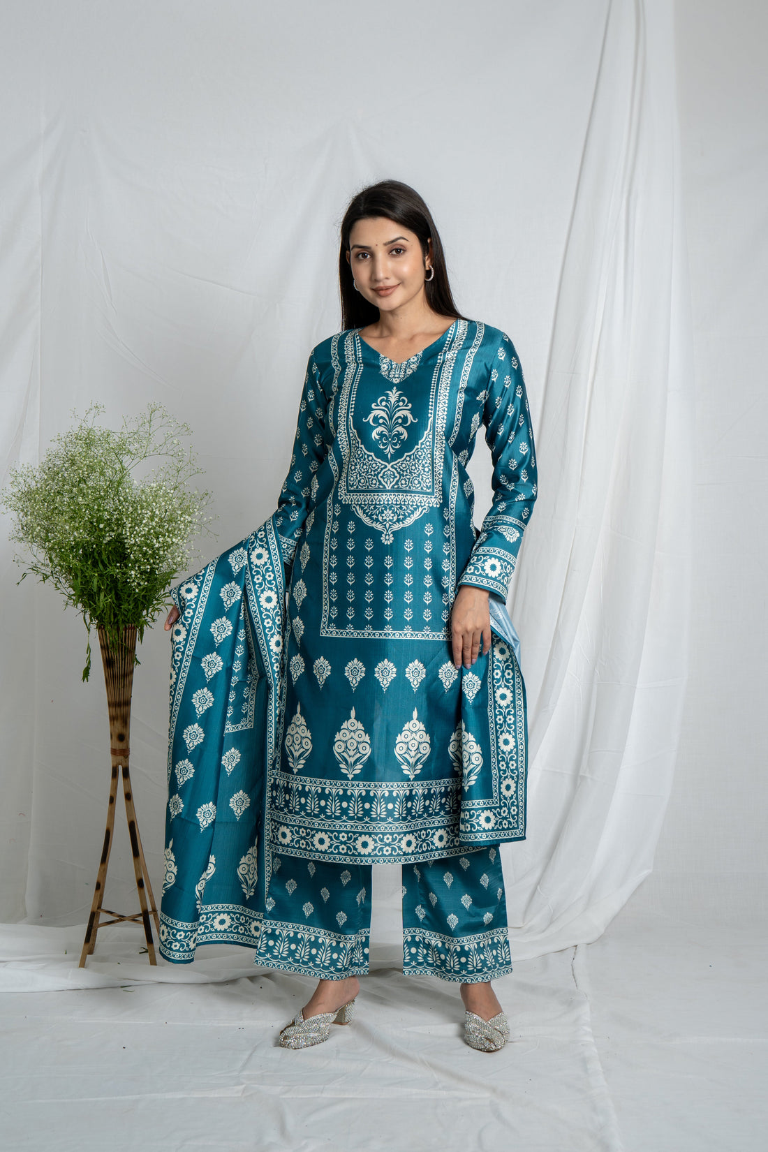 Green Printed Vatican Fabric Suit Set for Women – Elegant Ethnic 3-Piece Set with Dupatta Noia
