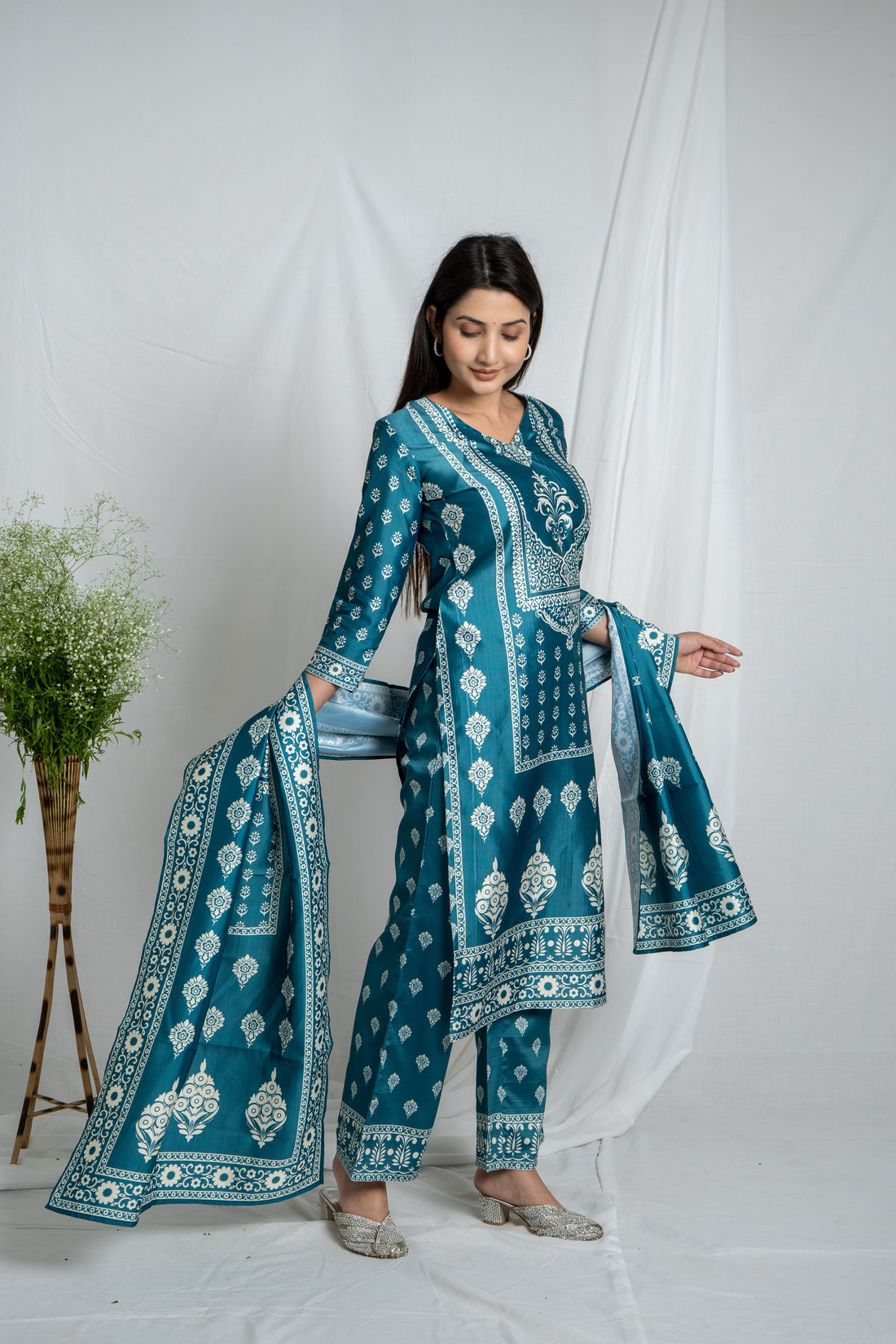 Green Printed Vatican Fabric Suit Set for Women – Elegant Ethnic 3-Piece Set with Dupatta Noia