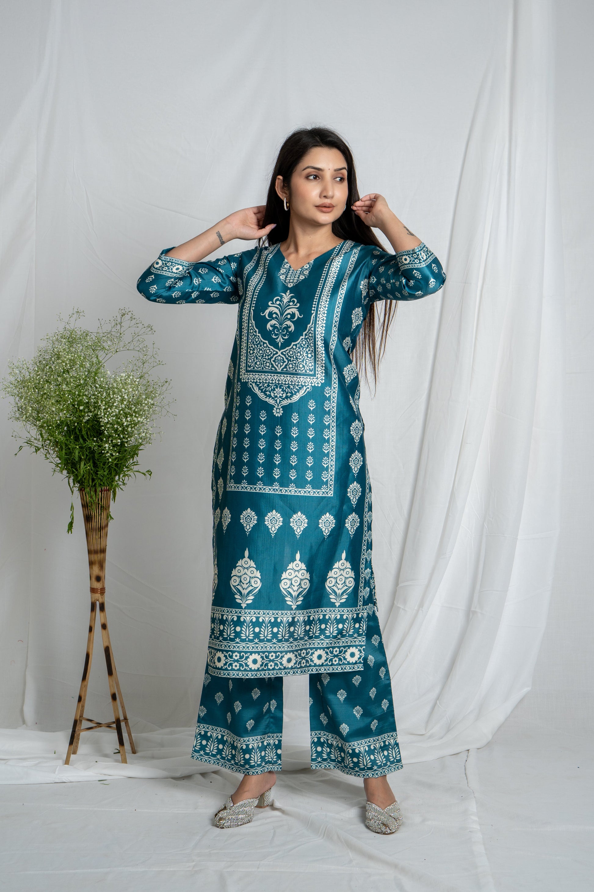 Green Printed Vatican Fabric Suit Set for Women – Elegant Ethnic 3-Piece Set with Dupatta Noia