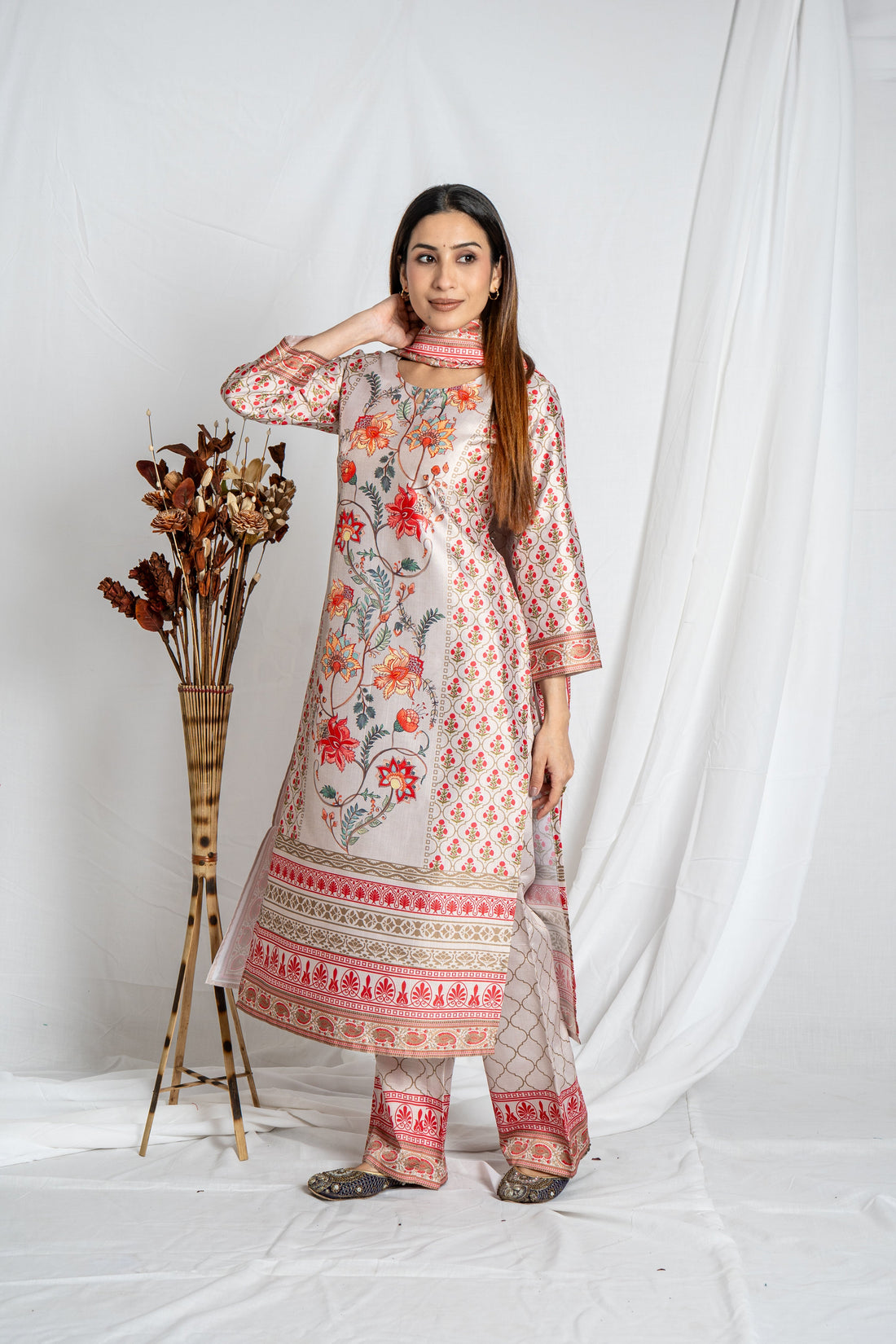 Auraya Off-White Multicolor Round Neck in Premium Fabric Floral Auraya Kurta Set Noia
