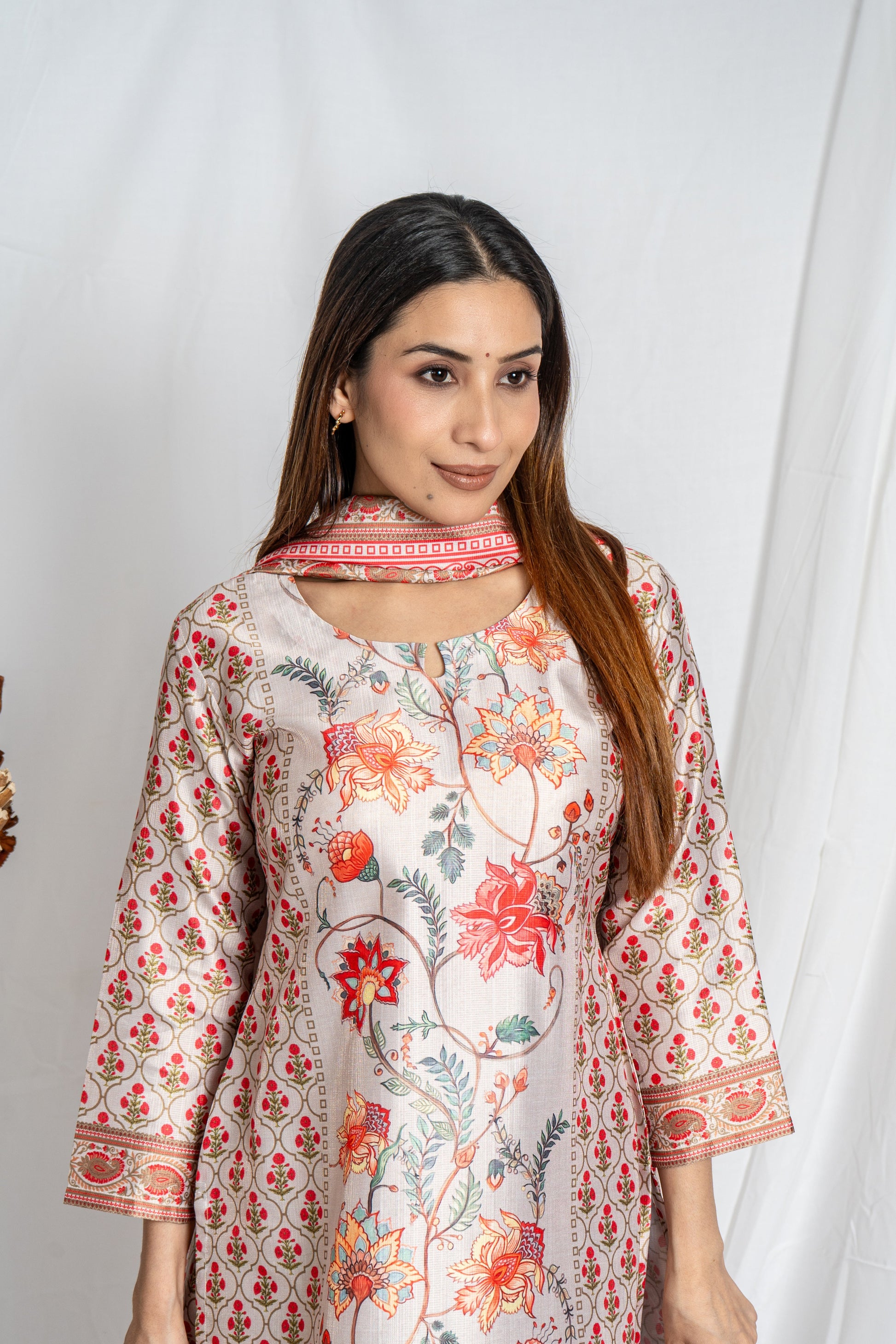 Auraya Off-White Multicolor Round Neck in Premium Fabric Floral Auraya Kurta Set Noia