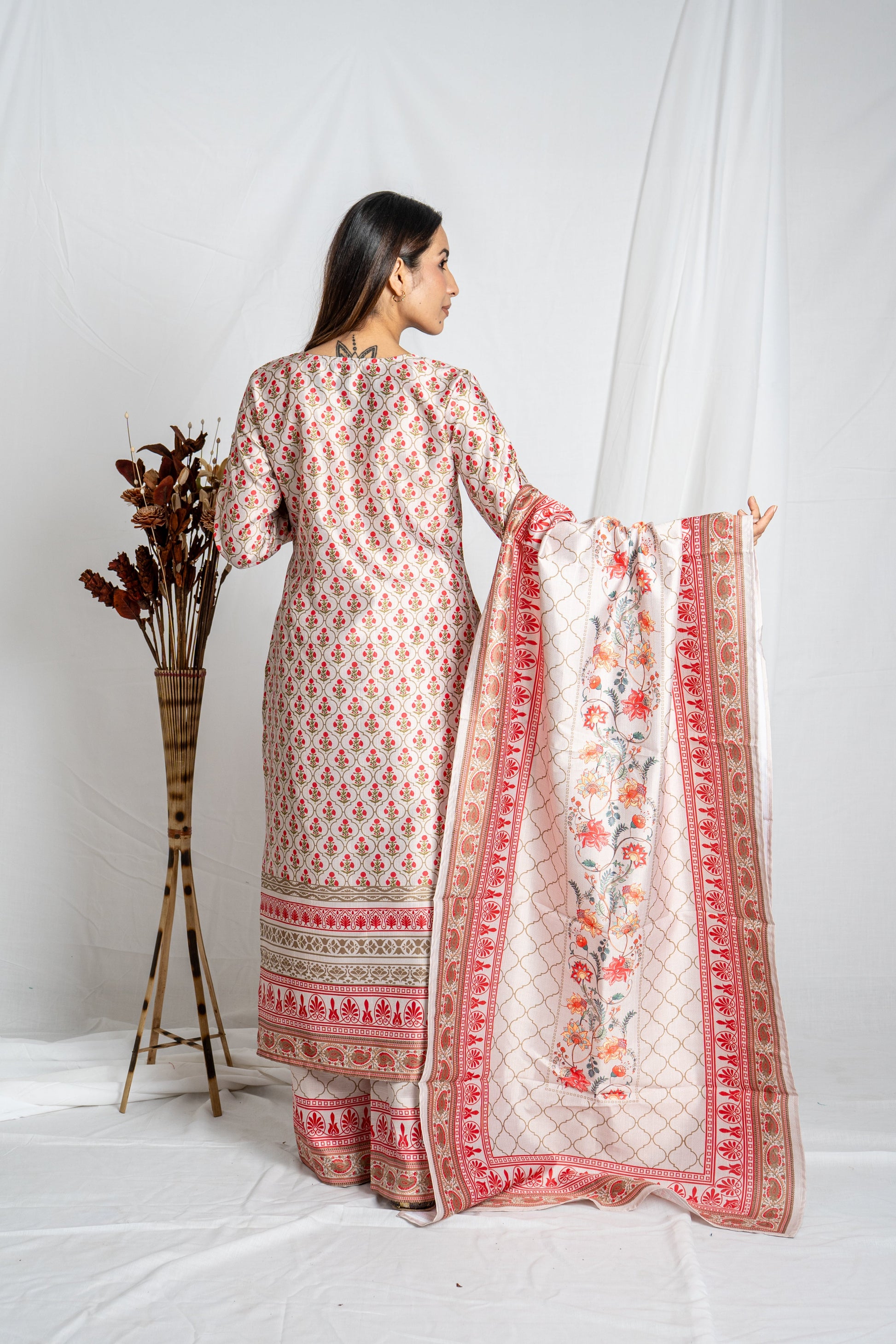 Auraya Off-White Multicolor Round Neck in Premium Fabric Floral Auraya Kurta Set Noia